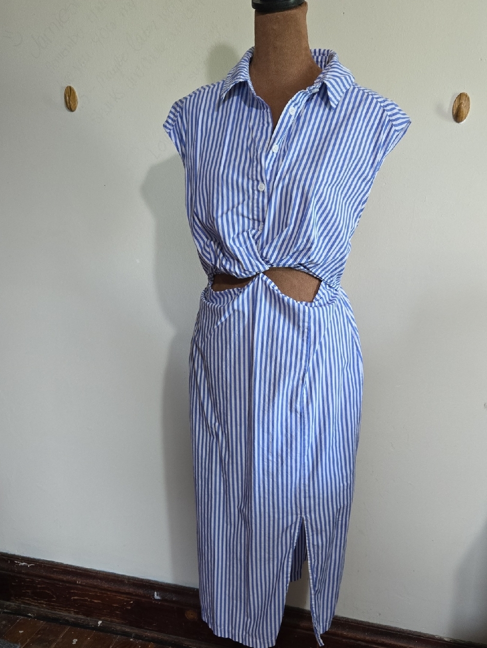 DR37 NWOT Maurices Twist Front Cutout Midi Shirt Dress Cap Sleeves Relaxed Fit